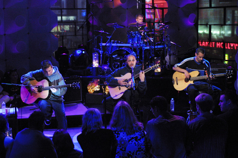 Staind performs on MTV Unplugged at the MTV studios in New York City. 5/21/01 Photo by Scott Gries/ImageDirect *** Exclusive *** *** Please Call For Pricing ***