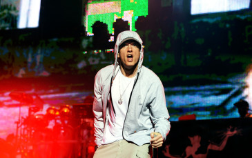 1035x650-eminem-1800-1385437924