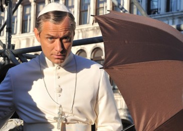 Jude-Law-The-young-Pope-1