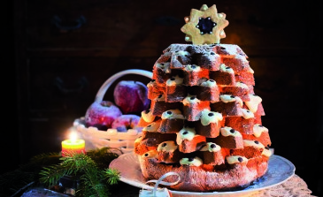 Pandoro Christmas tree decorated